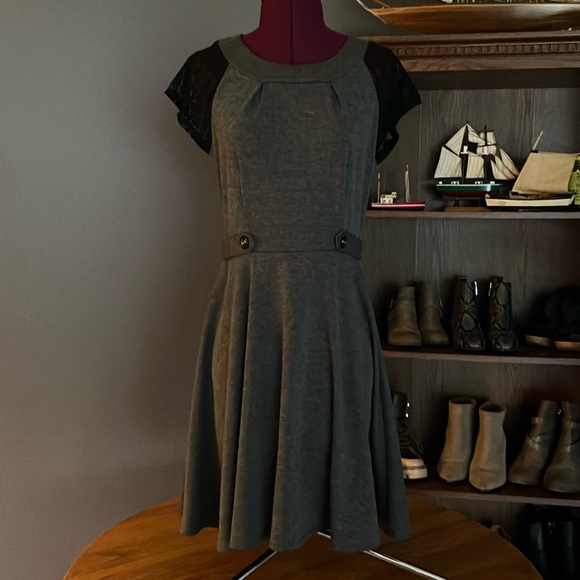 Ladies dress - Picture 1 of 4